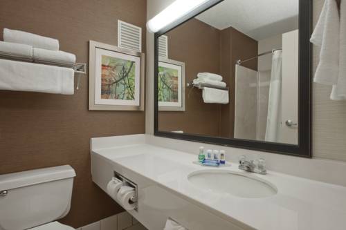 Imagen de la habitación del Hotel Americinn By Wyndham Minot. Foto 14