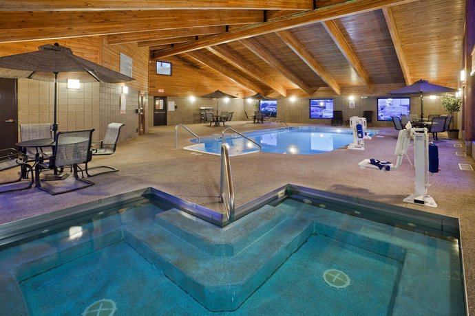 Imagen de la piscina del Hotel Americinn By Wyndham Mitchell. Foto 18