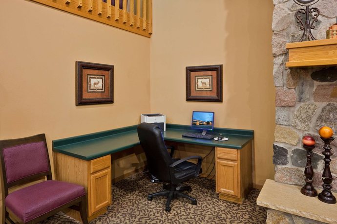 Imagen de los interiores del Hotel Americinn By Wyndham Mitchell. Foto 14