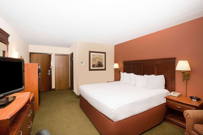 Imagen de la habitación del Hotel Americinn By Wyndham Omaha. Foto 4