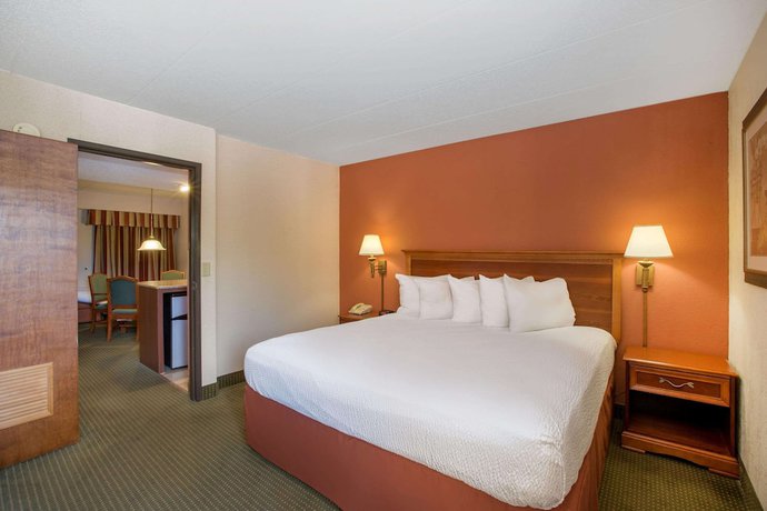 Imagen de la habitación del Hotel Americinn By Wyndham Omaha. Foto 5