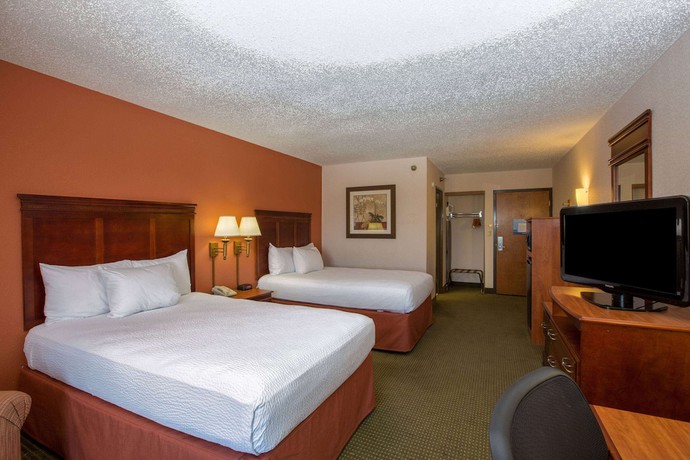 Imagen de la habitación del Hotel Americinn By Wyndham Omaha. Foto 7