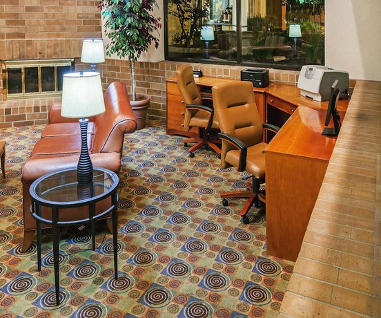 Imagen de los interiores del Hotel Americinn By Wyndham Omaha. Foto 15