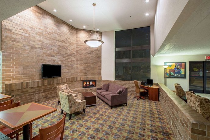 Imagen de los interiores del Hotel Americinn By Wyndham Omaha. Foto 18