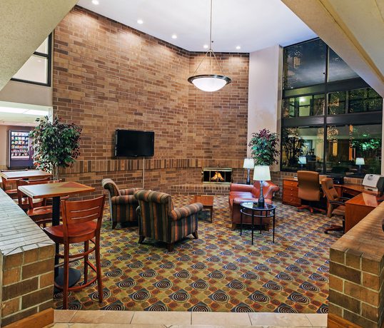 Imagen de los interiores del Hotel Americinn By Wyndham Omaha. Foto 20