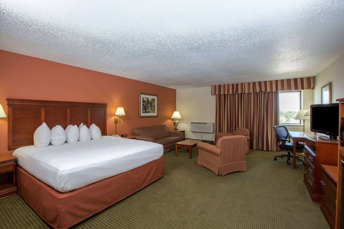 Imagen de la habitación del Hotel Americinn By Wyndham Omaha. Foto 12