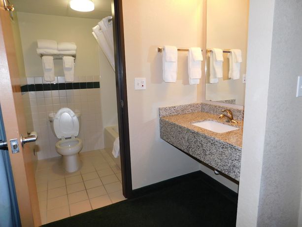 Imagen de la habitación del Hotel Americinn By Wyndham Oscoda Near Ausable River. Foto 3