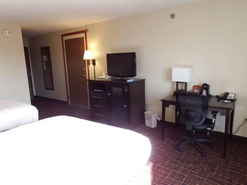 Imagen de la habitación del Hotel Americinn By Wyndham Peoria. Foto 6