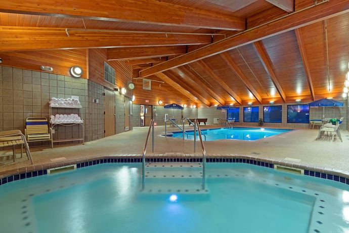 Imagen de la piscina del Hotel Americinn By Wyndham Rexburg Byui. Foto 18