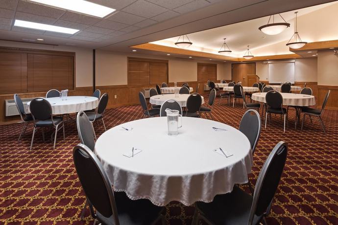 Imagen de los interiores del Hotel Americinn By Wyndham Rexburg Byui. Foto 16