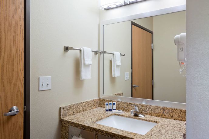 Imagen de la habitación del Hotel Americinn By Wyndham Shakopee Near Canterbury Park. Foto 5