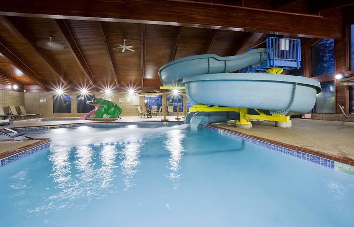 Imagen de la piscina del Hotel Americinn By Wyndham Shakopee Near Canterbury Park. Foto 18