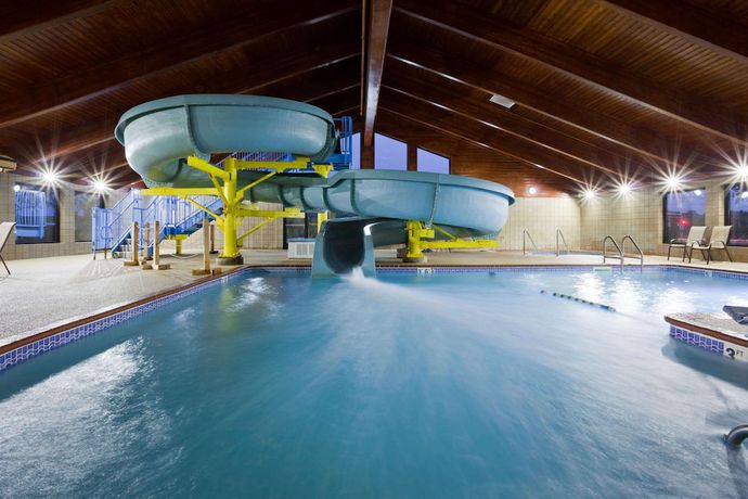 Imagen de la piscina del Hotel Americinn By Wyndham Shakopee Near Canterbury Park. Foto 20