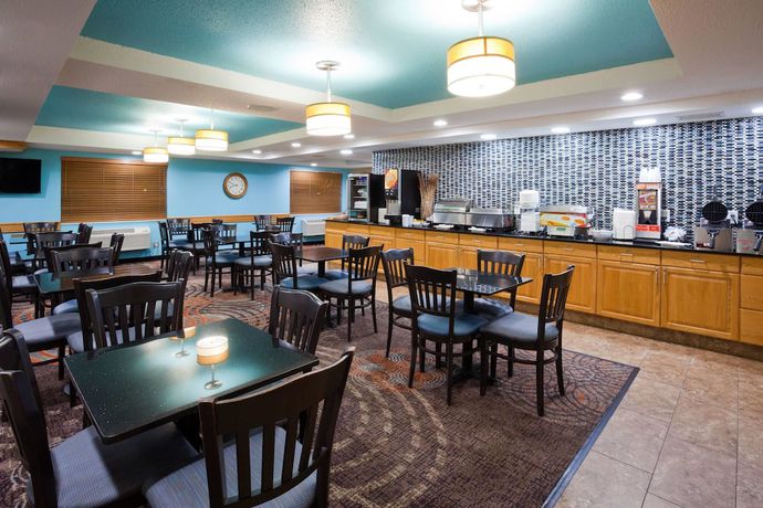 Imagen del bar/restaurante del Hotel Americinn By Wyndham Shakopee Near Canterbury Park. Foto 2