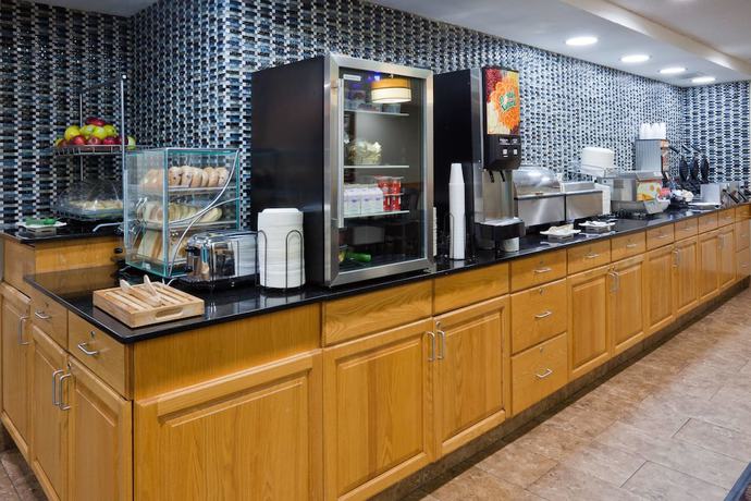 Imagen del bar/restaurante del Hotel Americinn By Wyndham Shakopee Near Canterbury Park. Foto 3