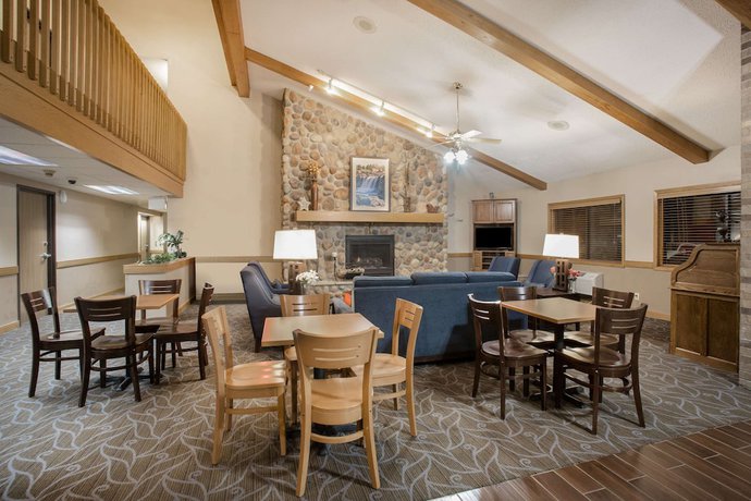 Imagen de los interiores del Hotel Americinn By Wyndham Sioux City. Foto 17