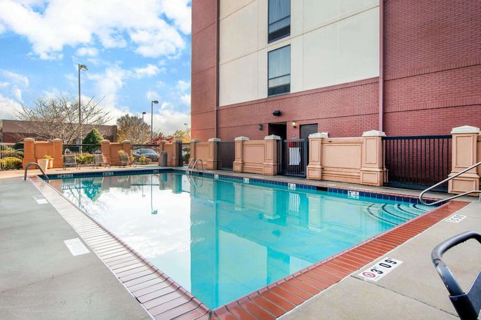 Imagen de la piscina del Hotel Americinn By Wyndham Stonecrest Near Atlanta. Foto 10