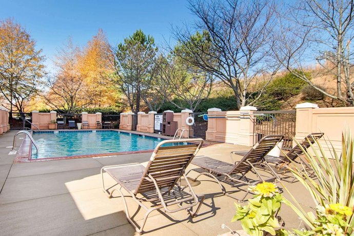 Imagen de la piscina del Hotel Americinn By Wyndham Stonecrest Near Atlanta. Foto 11