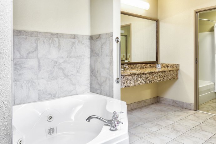 Imagen de la habitación del Hotel Americinn By Wyndham Vidalia. Foto 14