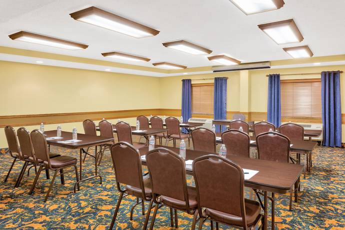 Imagen de los interiores del Hotel Americinn By Wyndham Vidalia. Foto 19