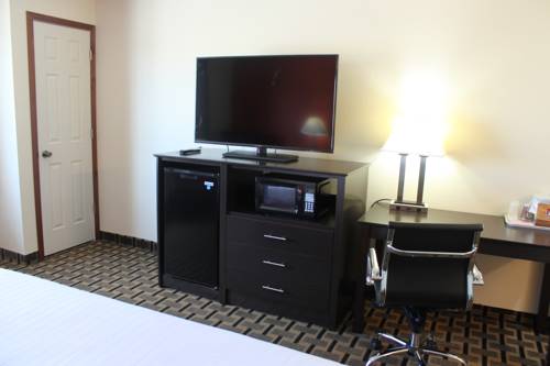 Imagen de la habitación del Hotel Americinn By Wyndham West Burlington. Foto 6