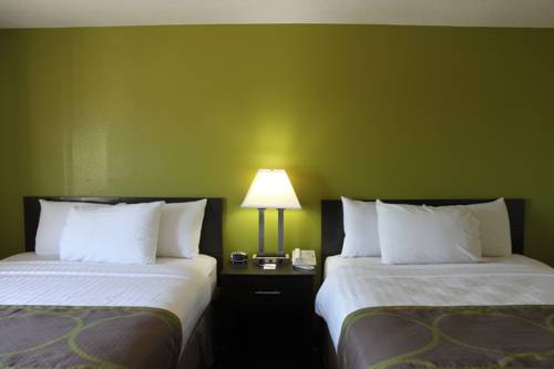 Imagen de la habitación del Hotel Americinn By Wyndham West Burlington. Foto 13