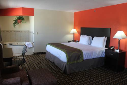 Imagen de la habitación del Hotel Americinn By Wyndham West Burlington. Foto 16