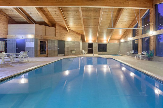 Imagen de la piscina del Hotel Americinn By Wyndham White Bear Lake St. Paul. Foto 14