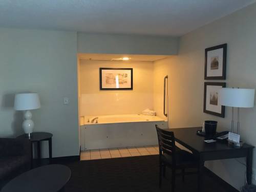 Imagen de la habitación del Hotel Americinn By Wyndham and Suites Long Lake. Foto 5