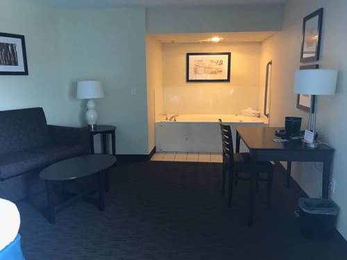 Imagen de la habitación del Hotel Americinn By Wyndham and Suites Long Lake. Foto 6