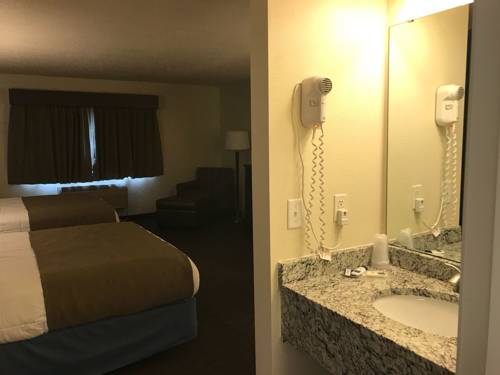 Imagen de la habitación del Hotel Americinn By Wyndham and Suites Long Lake. Foto 13