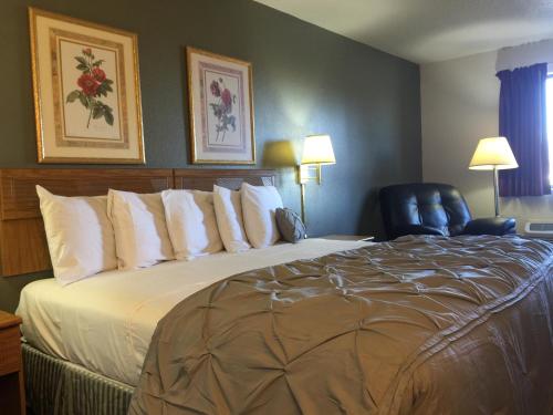 Imagen de la habitación del Hotel Amerihost Inn and Suites - Mexico. Foto 7