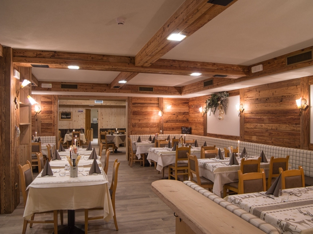 Imagen del bar/restaurante del Hotel Amerikan. Foto 9