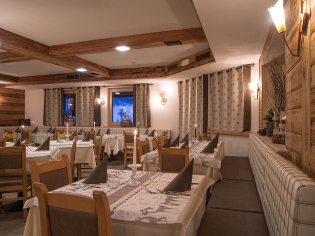 Imagen del bar/restaurante del Hotel Amerikan. Foto 10