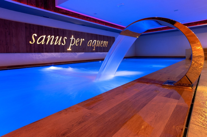 Imagen de la piscina del Hotel Amerikan. Foto 16