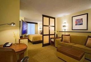 Imagen de la habitación del Hotel Amerisuites. Foto 3