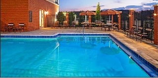 Imagen de la piscina del Hotel Amerisuites. Foto 5