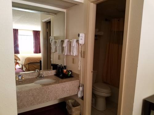 Imagen de la habitación del Hotel Ameriview Inn and Suites. Foto 7