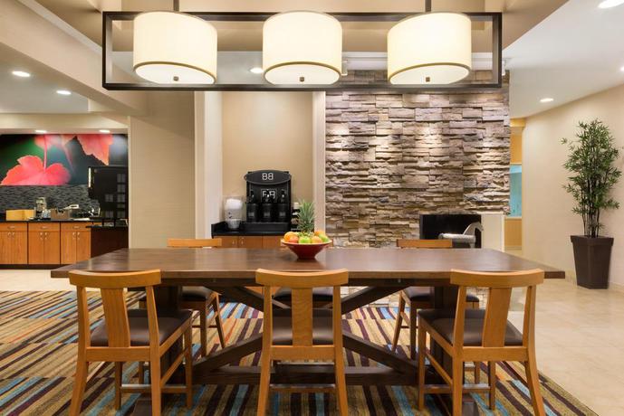 Imagen de los interiores del Hotel Amerivu Inn and Suites Grand Forks. Foto 9