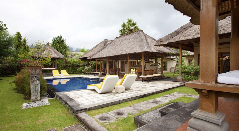 Imagen de la piscina del Hotel Amertha Bali Villas Beach Front Resort and Spa. Foto 15