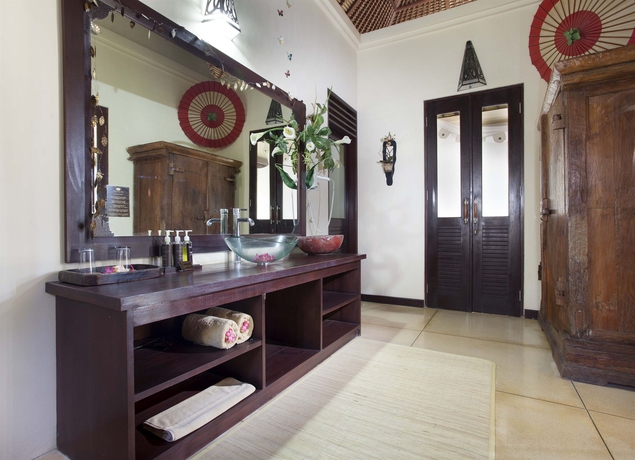 Imagen de la habitación del Hotel Amertha Bali Villas Beach Front Resort and Spa. Foto 5