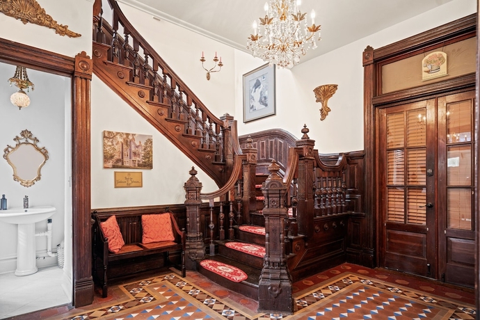 Imagen de los interiores del Hotel Amethyst Garden Inn. Foto 15