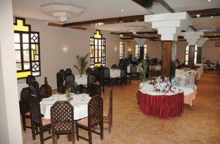 Imagen del bar/restaurante del Hotel Ametis Club Karam. Foto 2