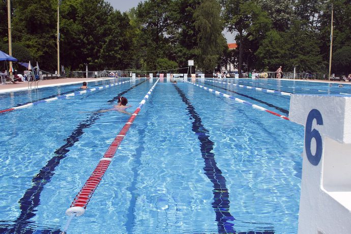 Imagen de la piscina del Hotel Ametiszt Harkany. Foto 16