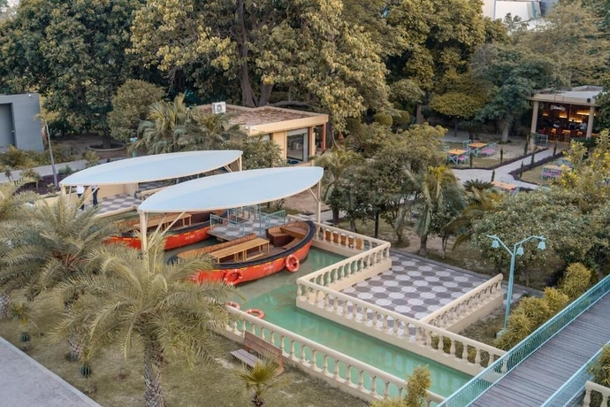 Imagen de la piscina del Hotel Ametsa. Foto 16