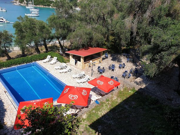 Imagen de la piscina del Hotel Amfitriti. Foto 20