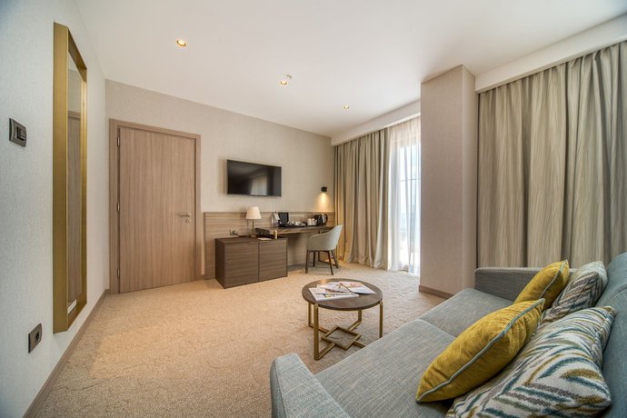 Imagen de la habitación del Hotel Ami Budva Petrovac. Foto 9