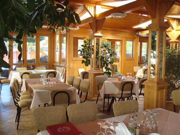 Imagen del bar/restaurante del Hotel Ami. Foto 2