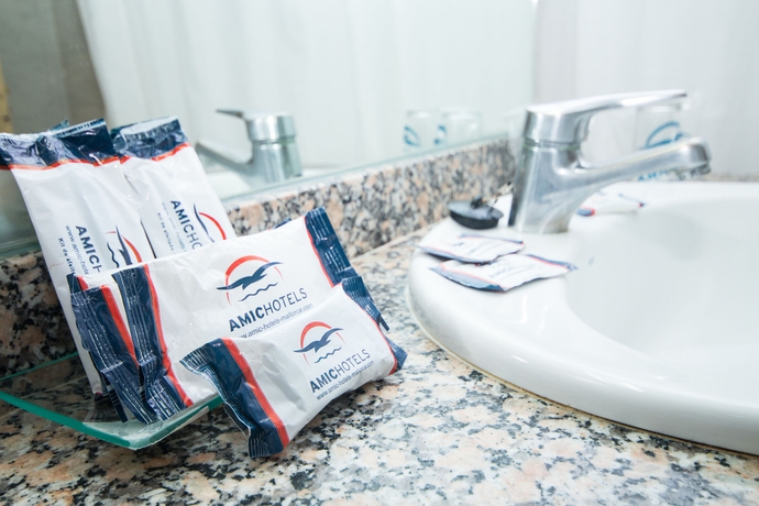 Imagen de la habitación del Hotel Amic Can Pastilla. Foto 9