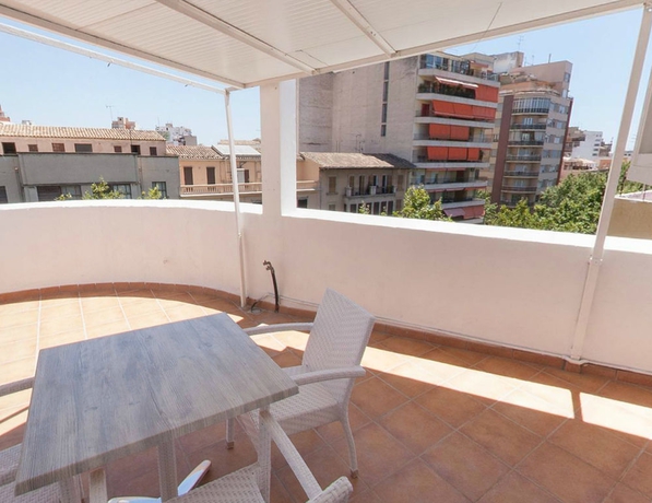 Imagen de los exteriores del Hotel Amic Colon. Foto 9